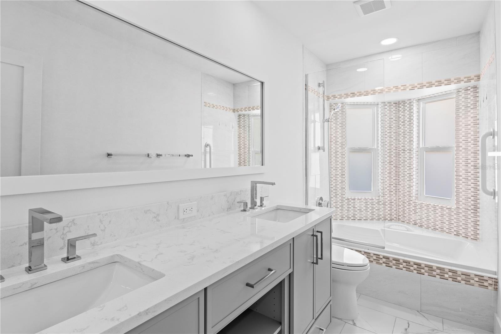 624 DUNDEE LN, HOLMES BEACH, FL — photo 38