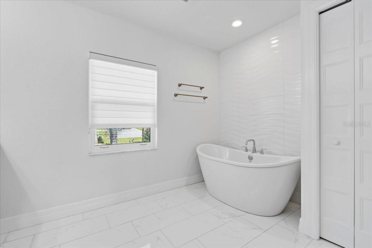 2415 W PRICE BLVD, NORTH PORT, FL — photo 41