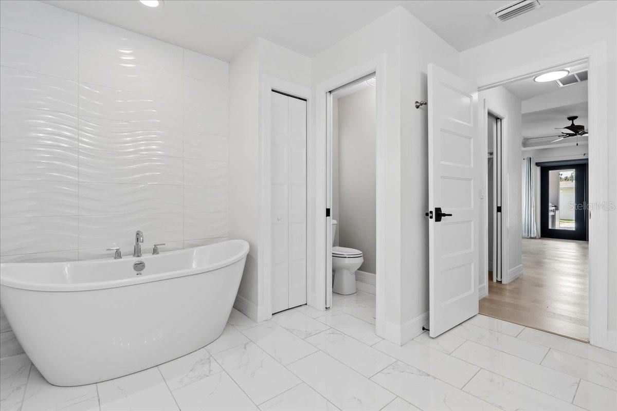 2415 W PRICE BLVD, NORTH PORT, FL — photo 42