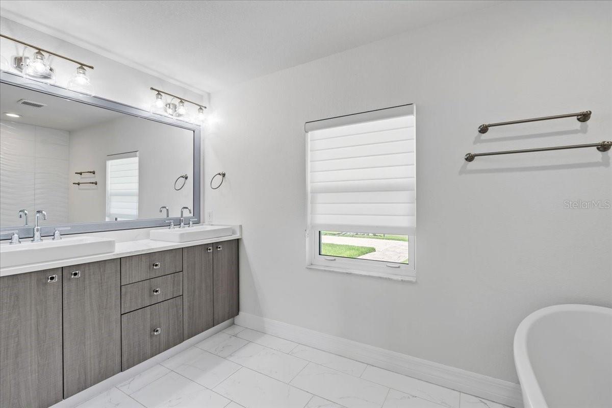 2415 W PRICE BLVD, NORTH PORT, FL — photo 44
