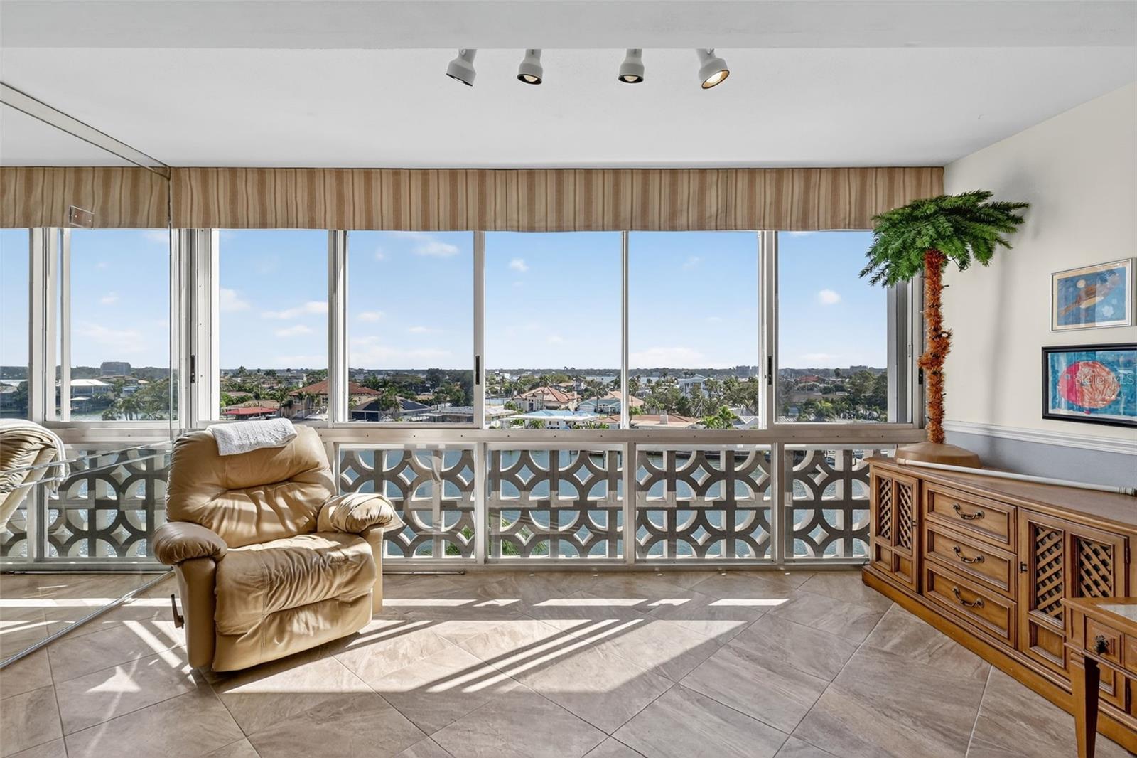 31 ISLAND WAY #408, CLEARWATER BEACH, FL — photo 12