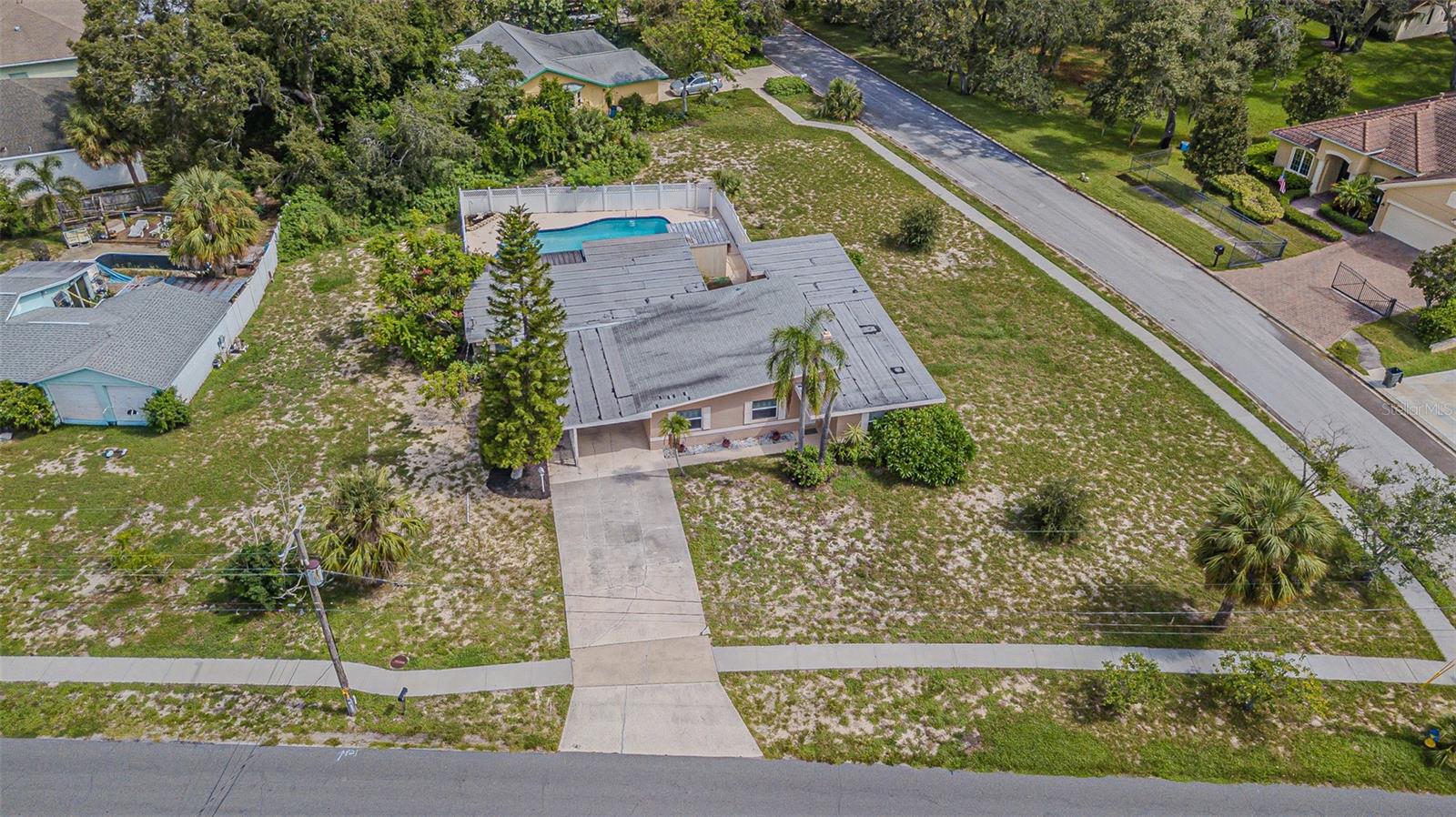 912 RIVERSIDE DR, TARPON SPRINGS, FL — photo 2