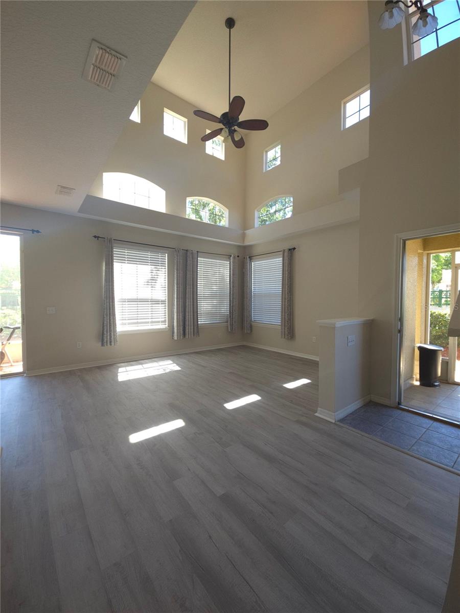 102 MONROE CIR, DAVENPORT, FL — photo 4