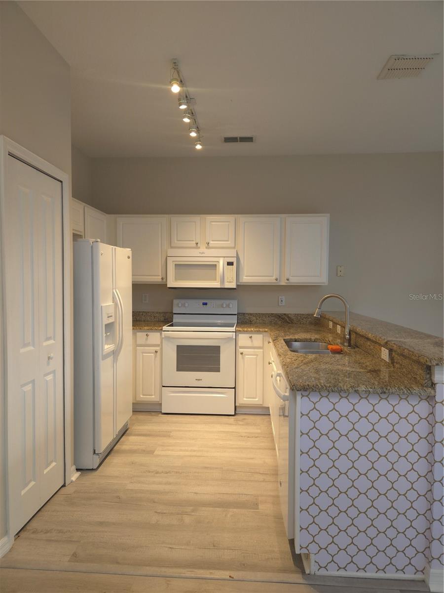 102 MONROE CIR, DAVENPORT, FL — photo 8