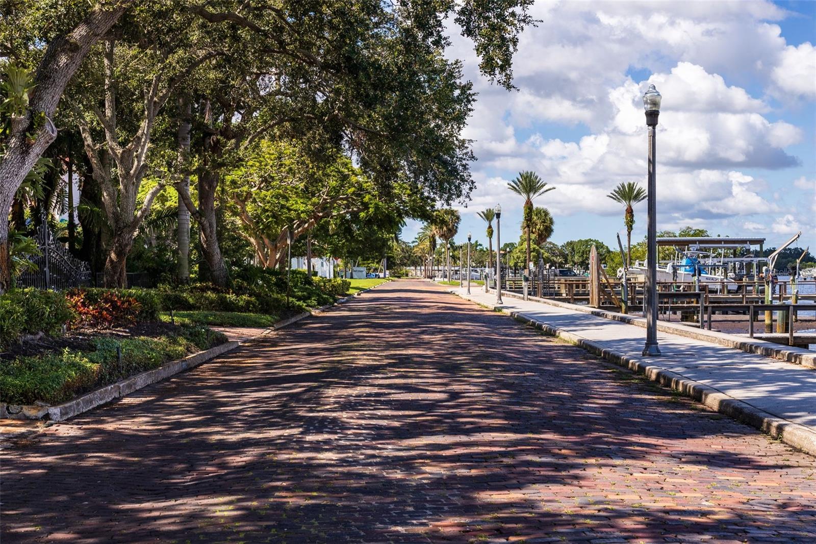 2400 COFFEE POT BLVD NE, ST PETERSBURG, FL — photo 5