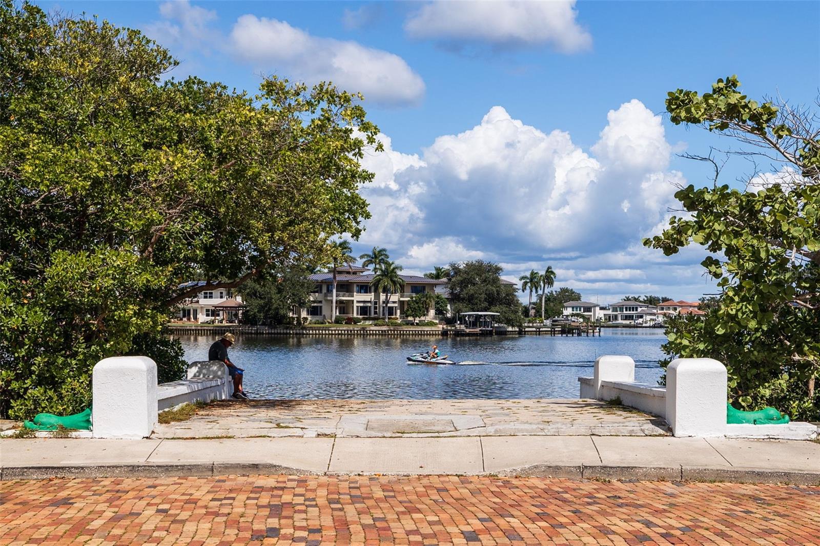 2400 COFFEE POT BLVD NE, ST PETERSBURG, FL — photo 13