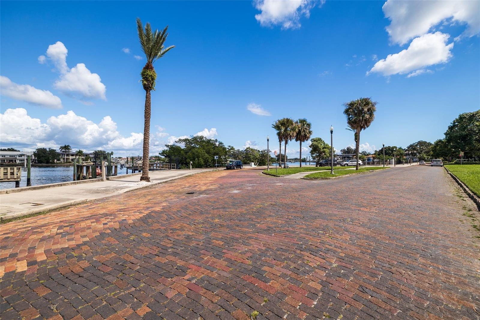 2400 COFFEE POT BLVD NE, ST PETERSBURG, FL — photo 16