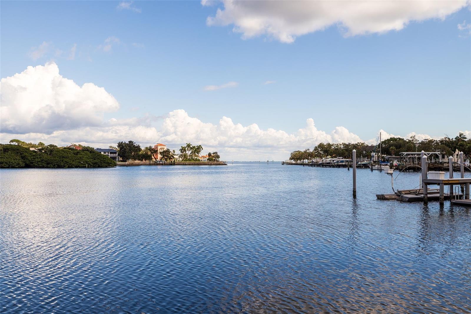 2400 COFFEE POT BLVD NE, ST PETERSBURG, FL — photo 18