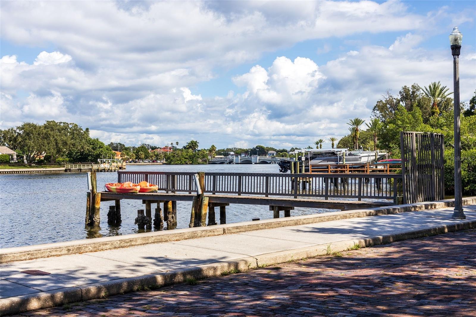 2400 COFFEE POT BLVD NE, ST PETERSBURG, FL — photo 19