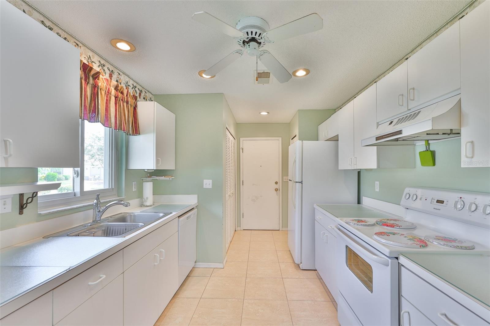 751 MCCALLISTER AVE, SUN CITY CENTER, FL — photo 42