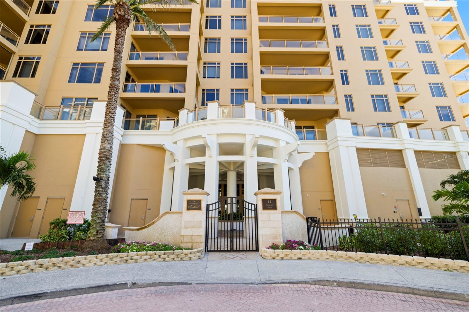 11 BAYMONT ST #909, CLEARWATER BEACH, FL