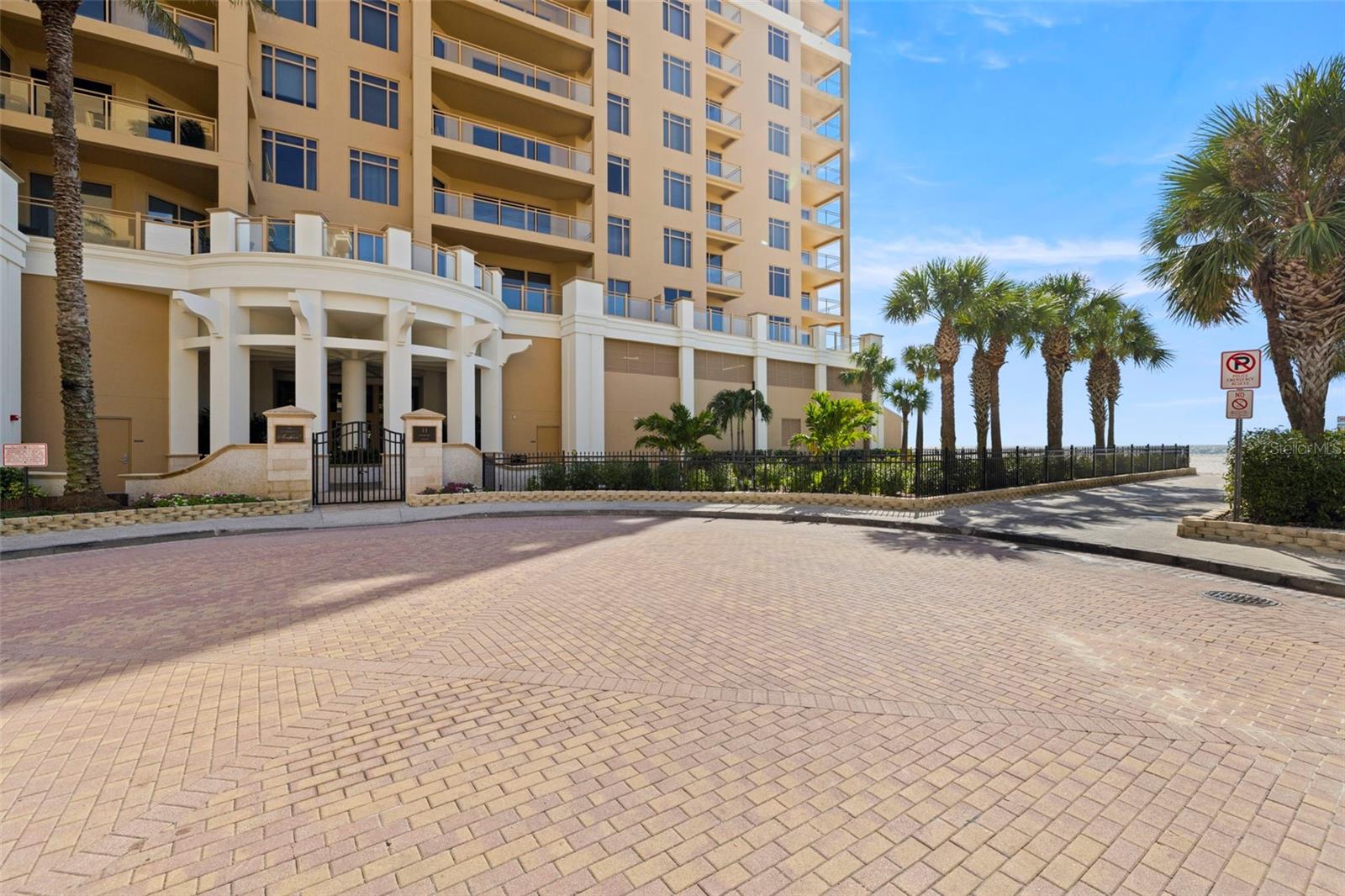 11 BAYMONT ST #909, CLEARWATER BEACH, FL — photo 30