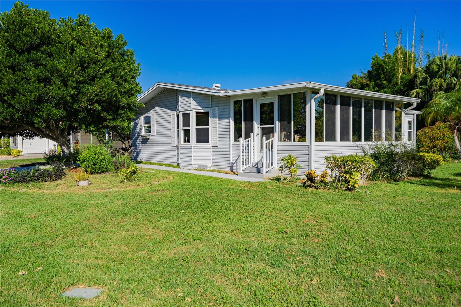 701 HELMSMAN LN, EDGEWATER, FL — photo 2