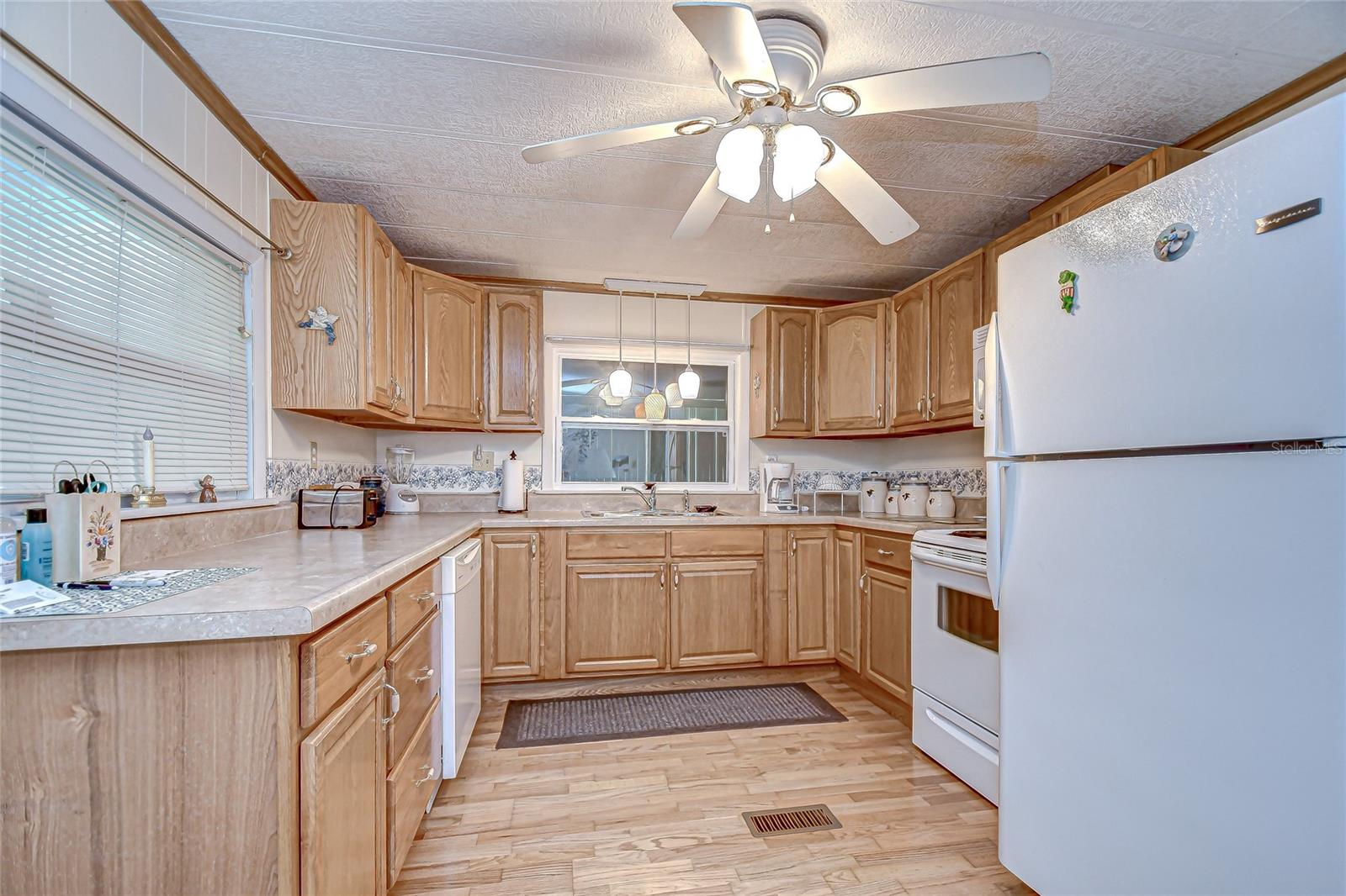39443 ELGIN DR, ZEPHYRHILLS, FL — photo 4