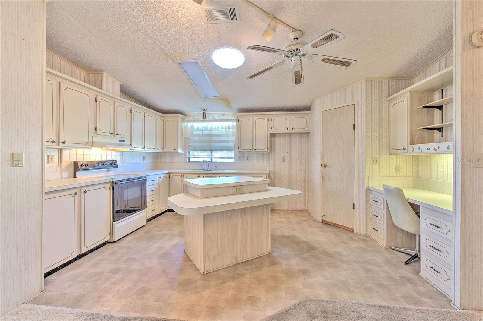 37605 AMIGO DR, ZEPHYRHILLS, FL — photo 15