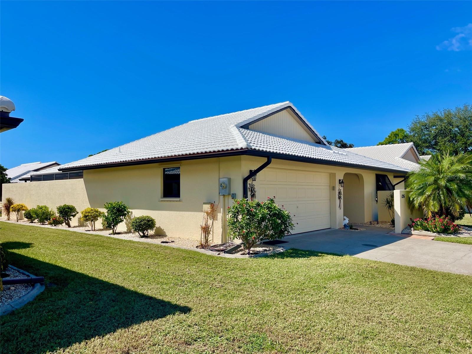 126 SANDSTONE CIR, VENICE, FL — photo 2