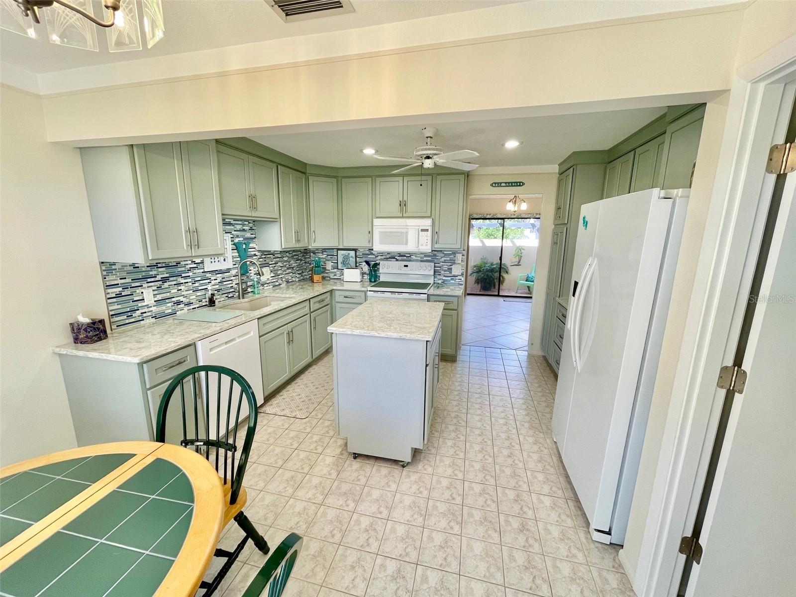 126 SANDSTONE CIR, VENICE, FL — photo 25