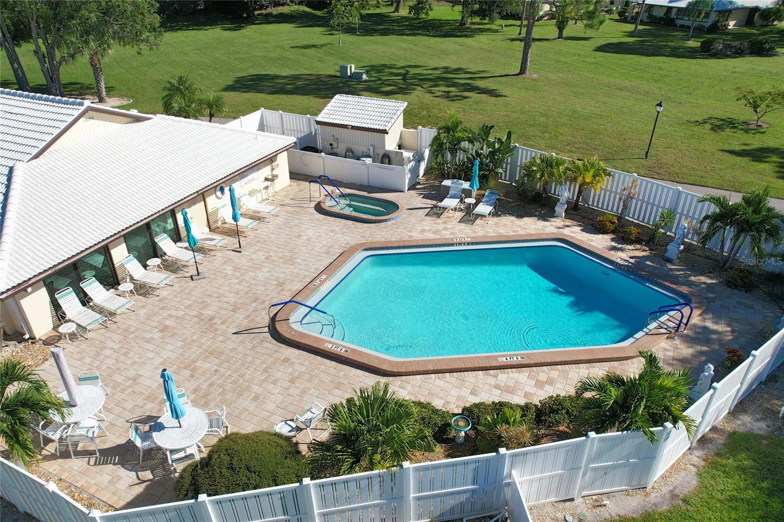 126 SANDSTONE CIR, VENICE, FL — photo 41