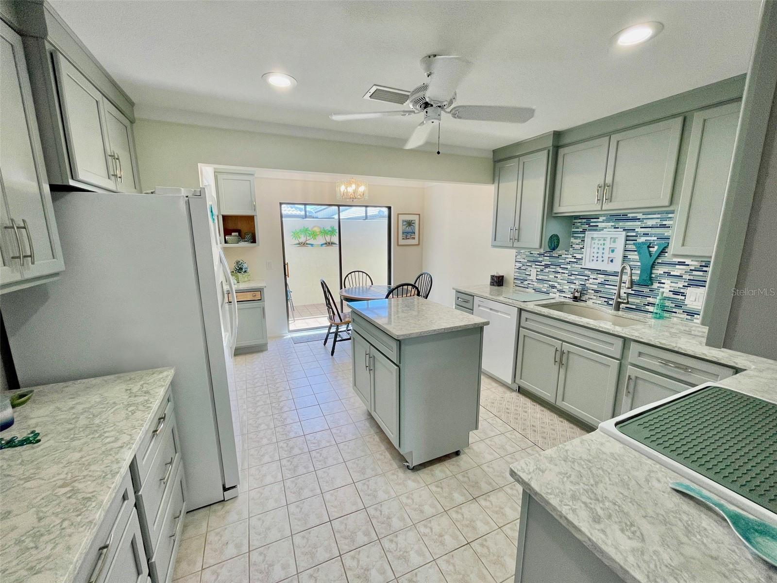 126 SANDSTONE CIR, VENICE, FL — photo 23
