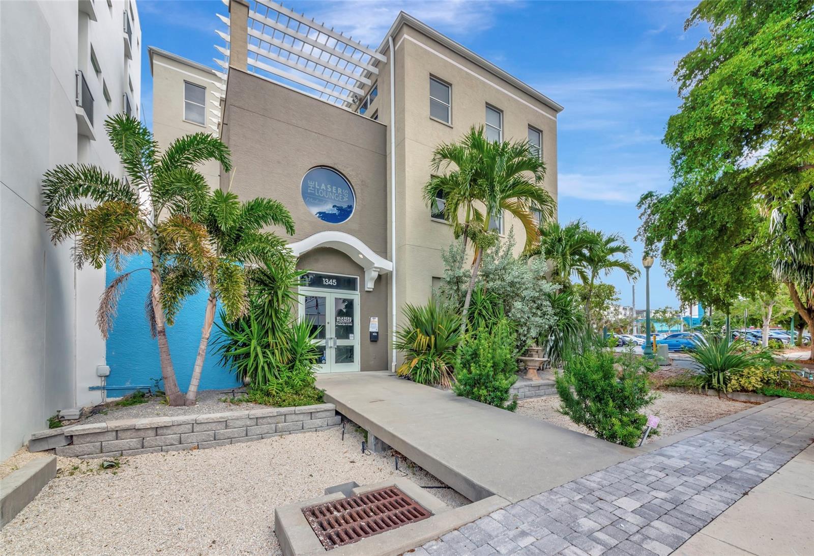 1345 2ND ST, SARASOTA, FL — photo 1