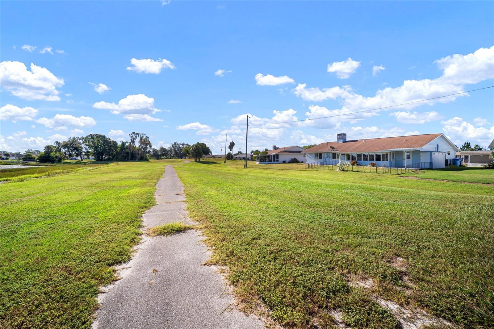 609 FOX HILLS DR, SUN CITY CENTER, FL — photo 41