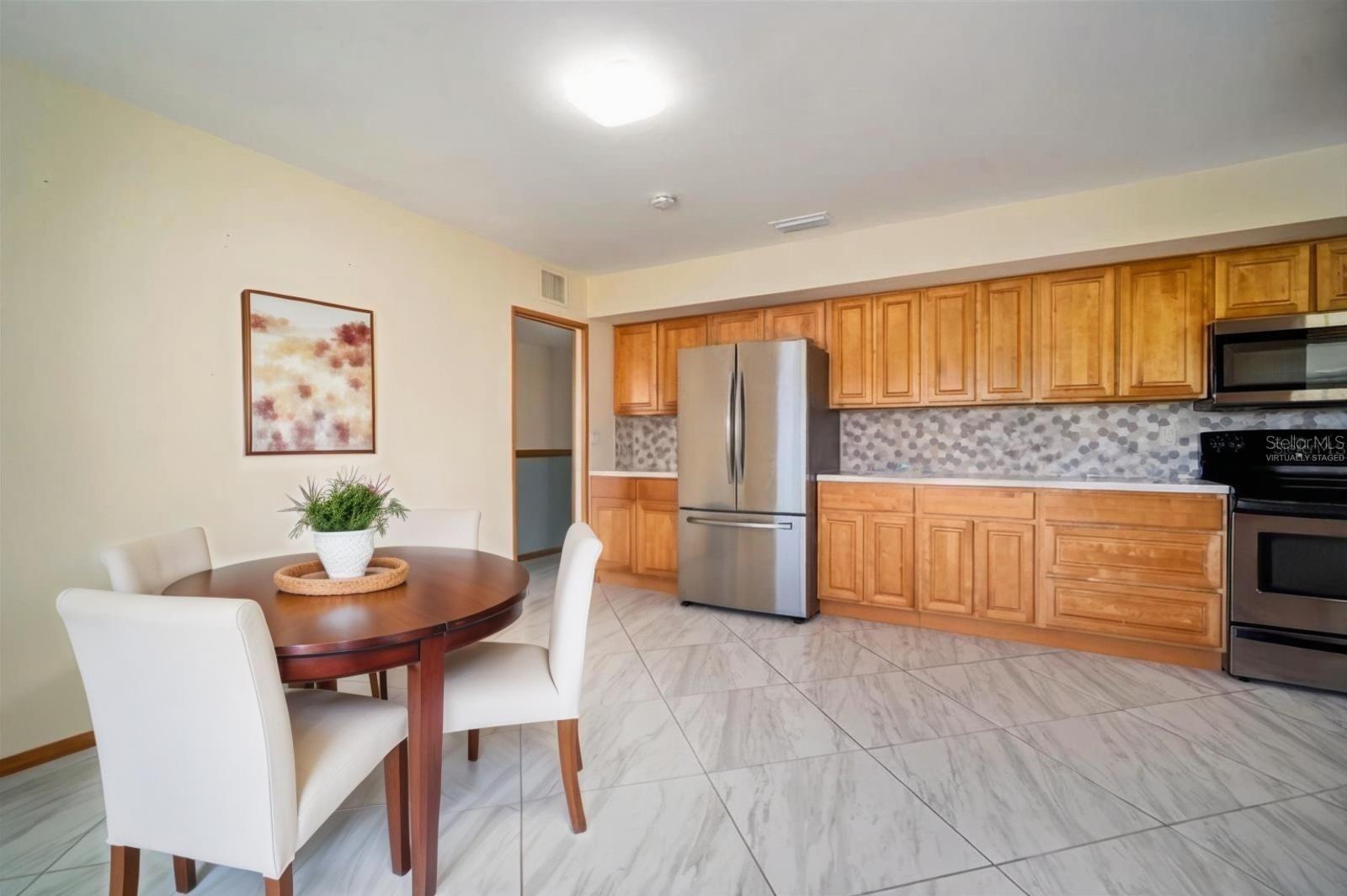 609 FOX HILLS DR, SUN CITY CENTER, FL — photo 8