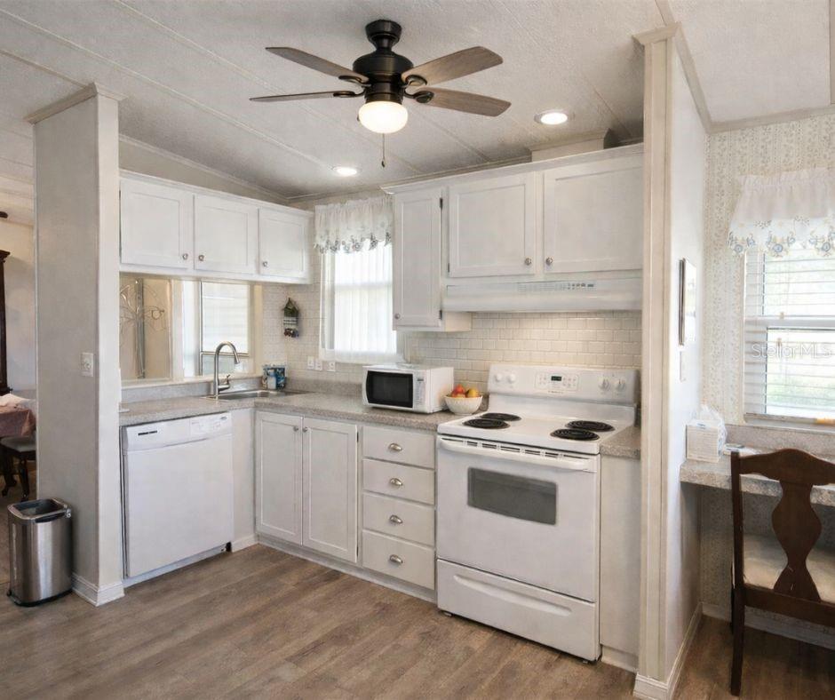 145 JANA CIR, AUBURNDALE, FL — photo 2