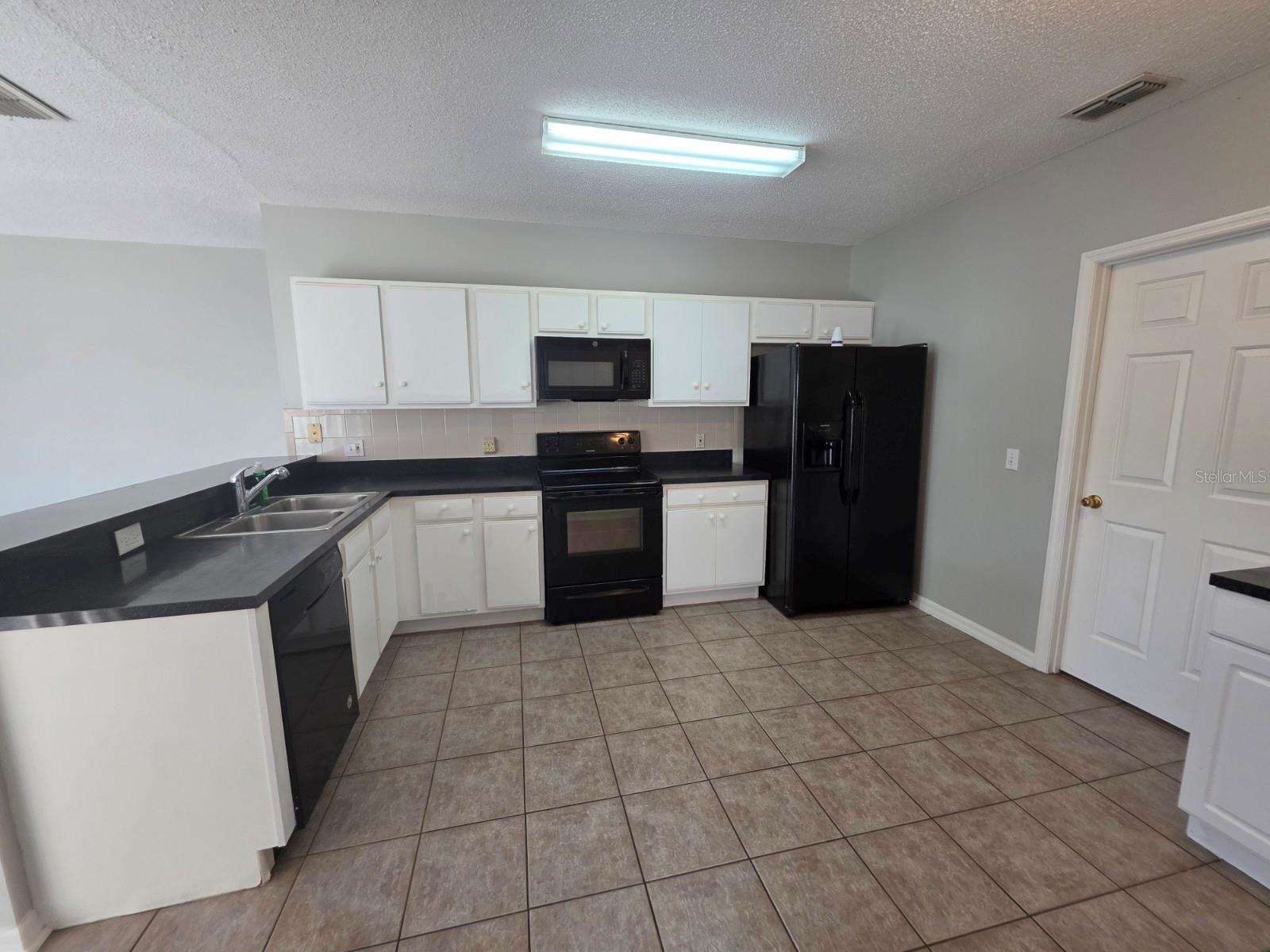579 KILIMANJARO DR, KISSIMMEE, FL — photo 8