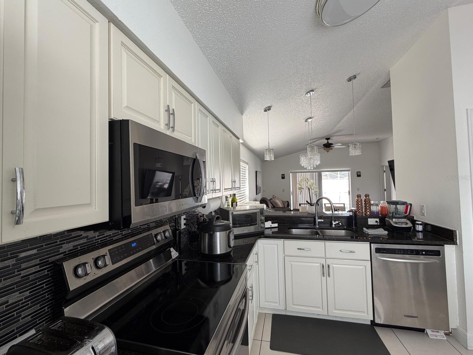 2558 E CHATMAN CIR, KISSIMMEE, FL — photo 9