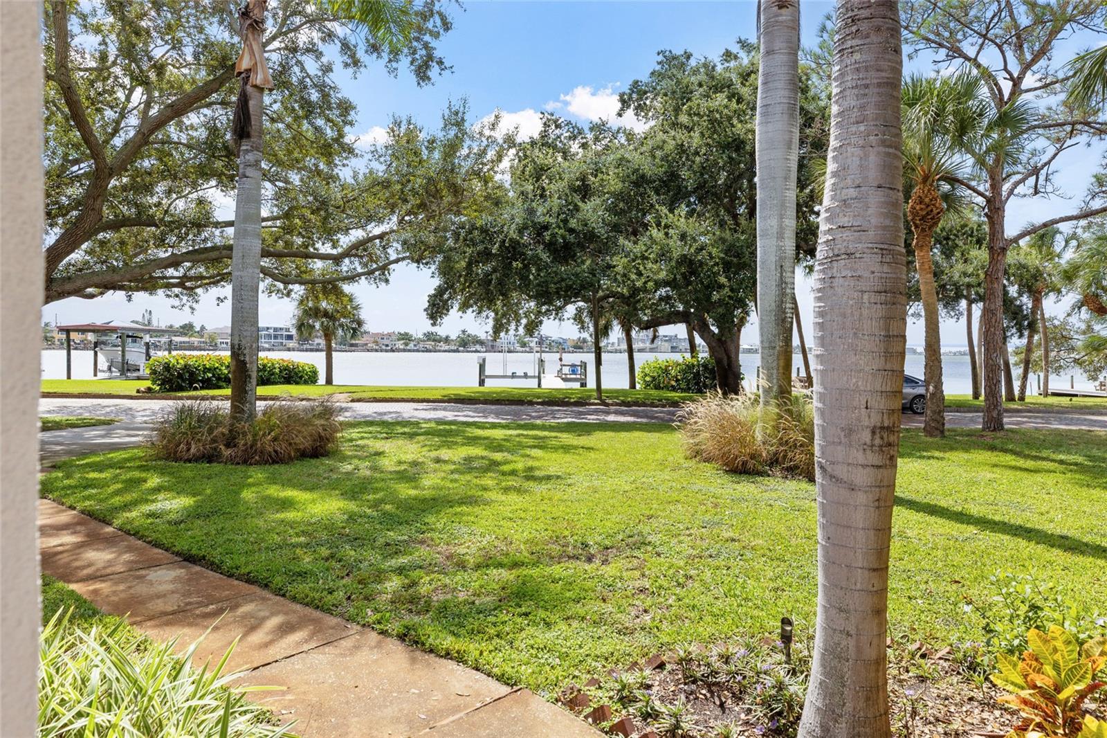 311 SUNSET DR N, ST PETERSBURG, FL — photo 16