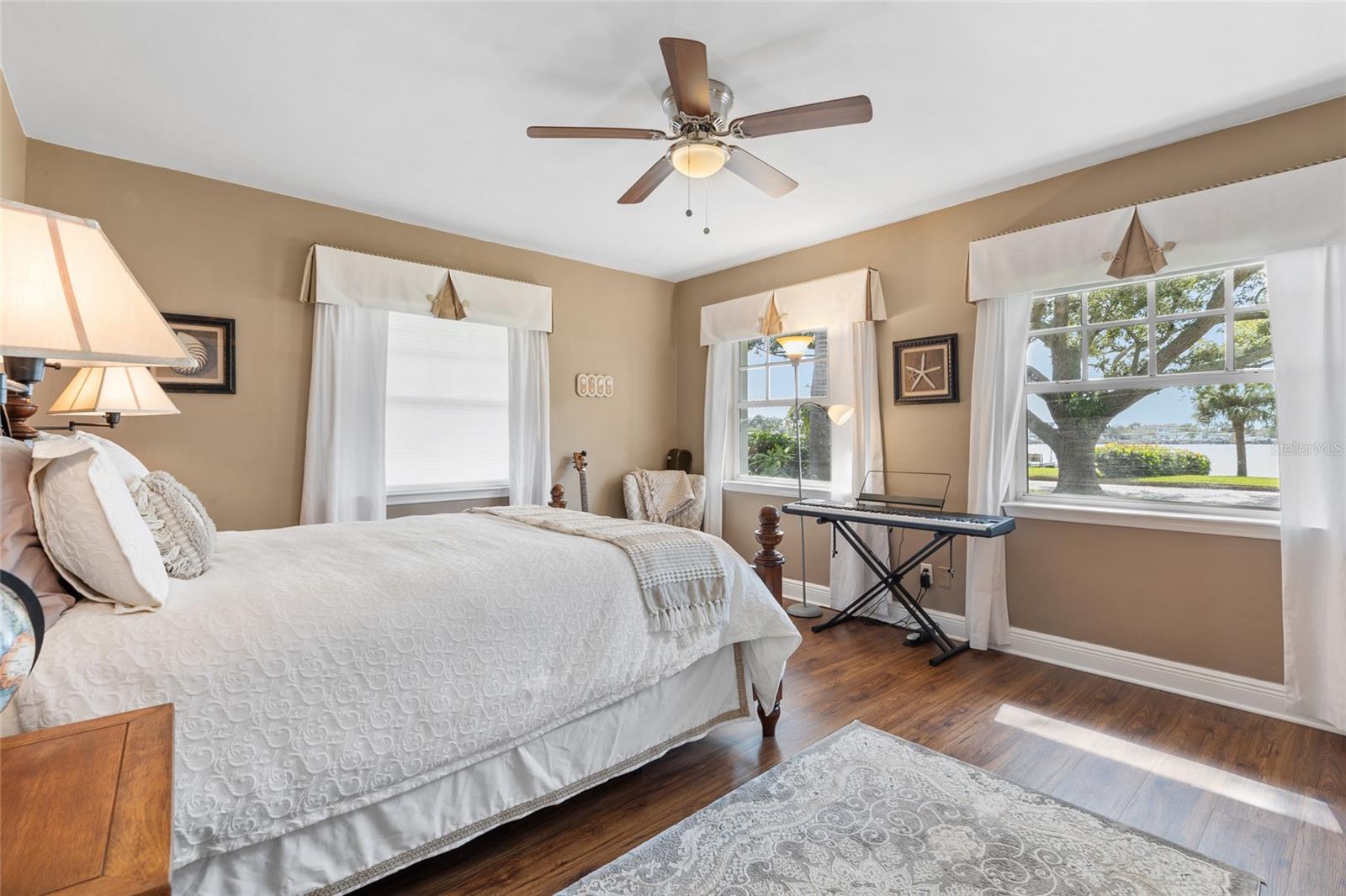 311 SUNSET DR N, ST PETERSBURG, FL — photo 33