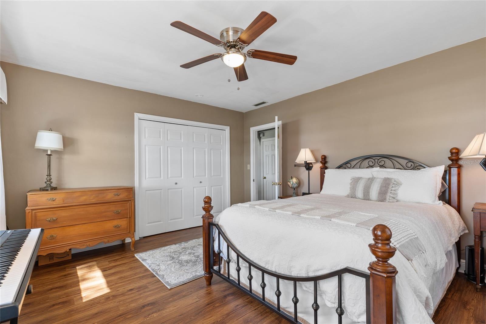 311 SUNSET DR N, ST PETERSBURG, FL — photo 34