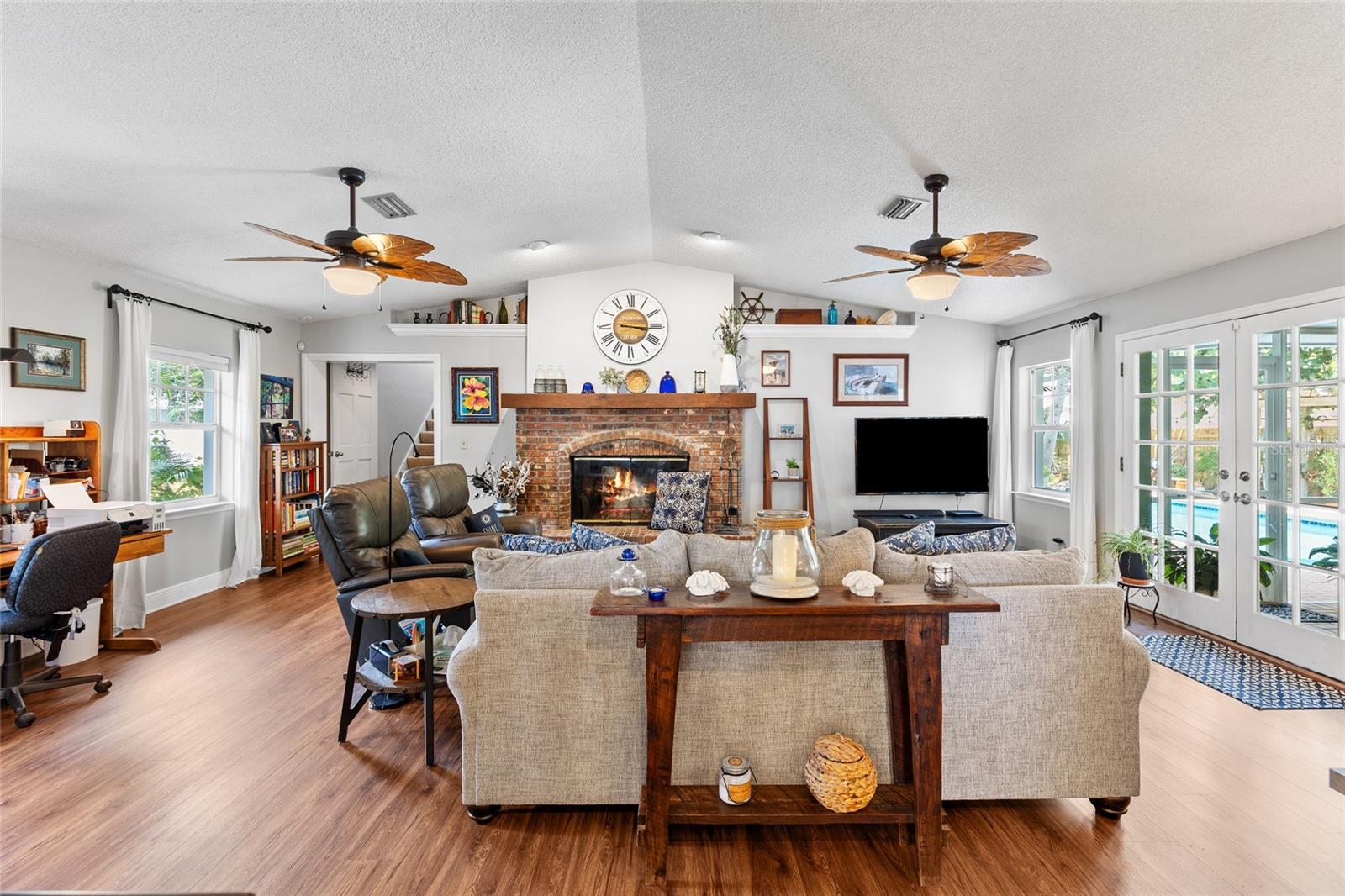 311 SUNSET DR N, ST PETERSBURG, FL — photo 35