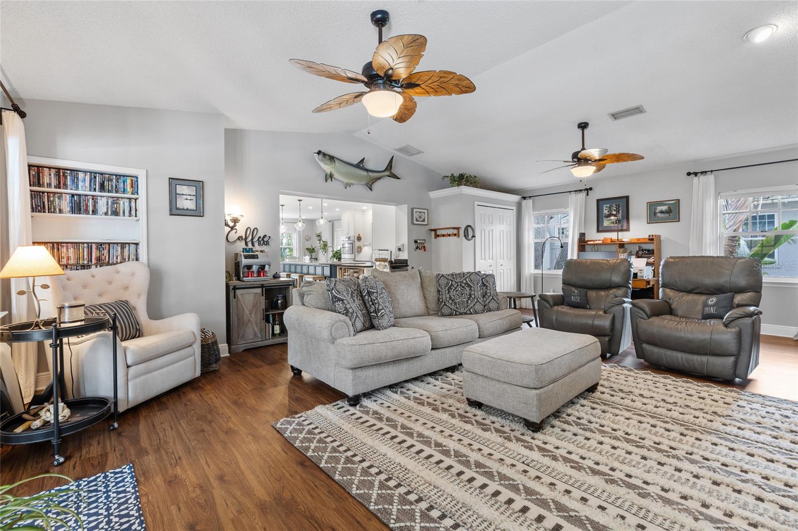 311 SUNSET DR N, ST PETERSBURG, FL — photo 37