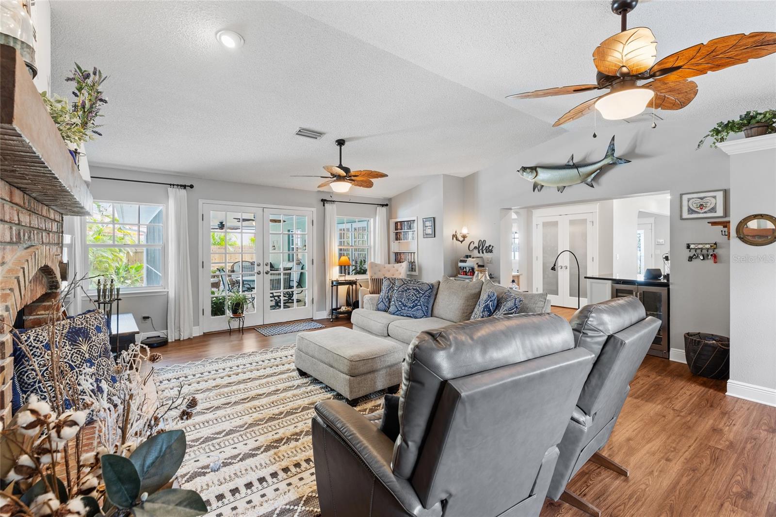 311 SUNSET DR N, ST PETERSBURG, FL — photo 38