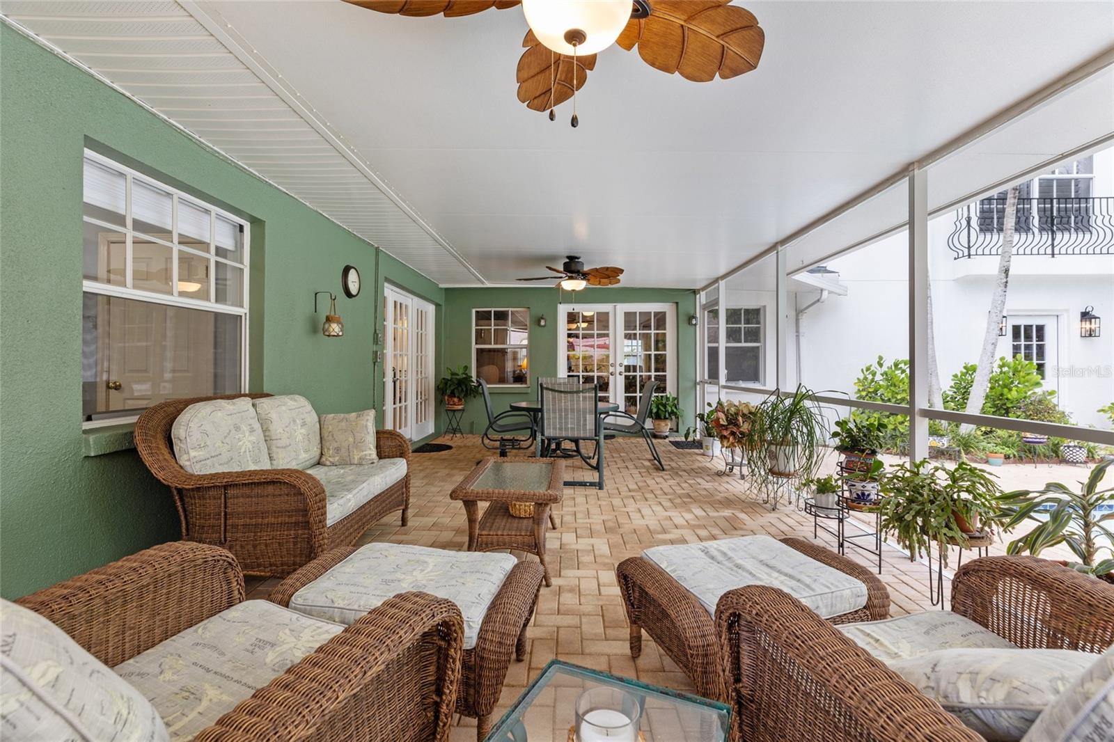 311 SUNSET DR N, ST PETERSBURG, FL — photo 45