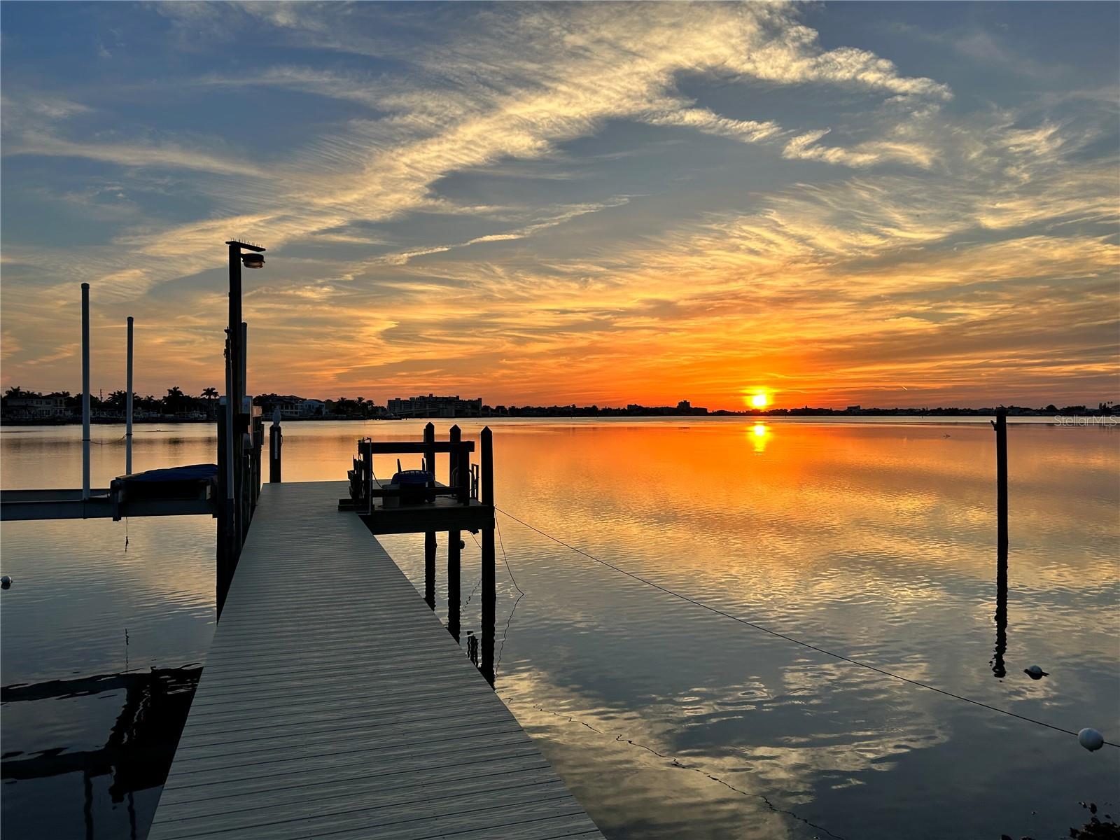 311 SUNSET DR N, ST PETERSBURG, FL — photo 5