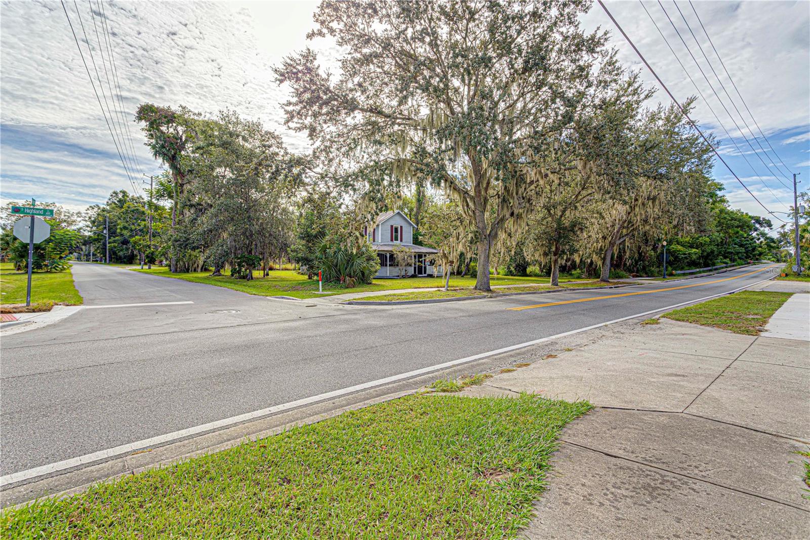 610 S HIGHLAND ST, MOUNT DORA, FL