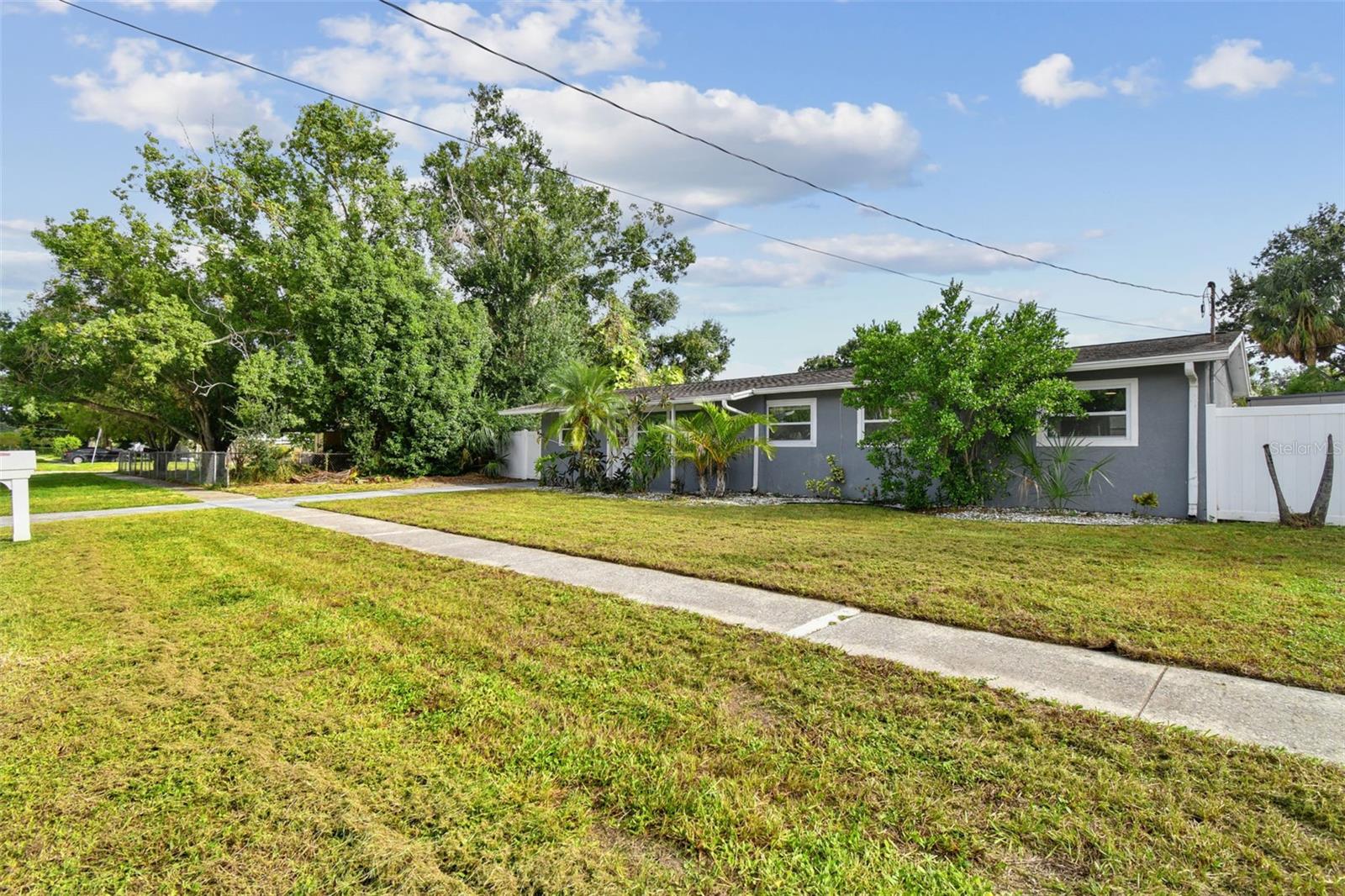 4722 W BAY AVE, TAMPA, FL — photo 2