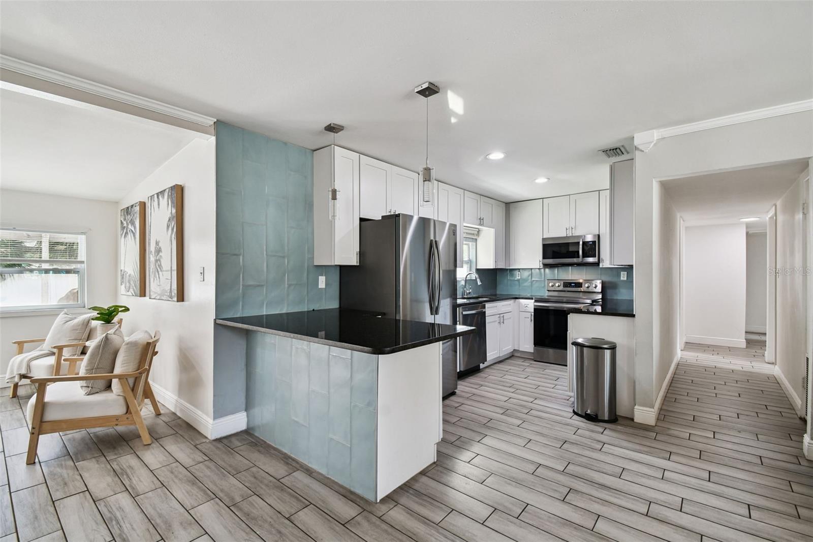 4722 W BAY AVE, TAMPA, FL — photo 6