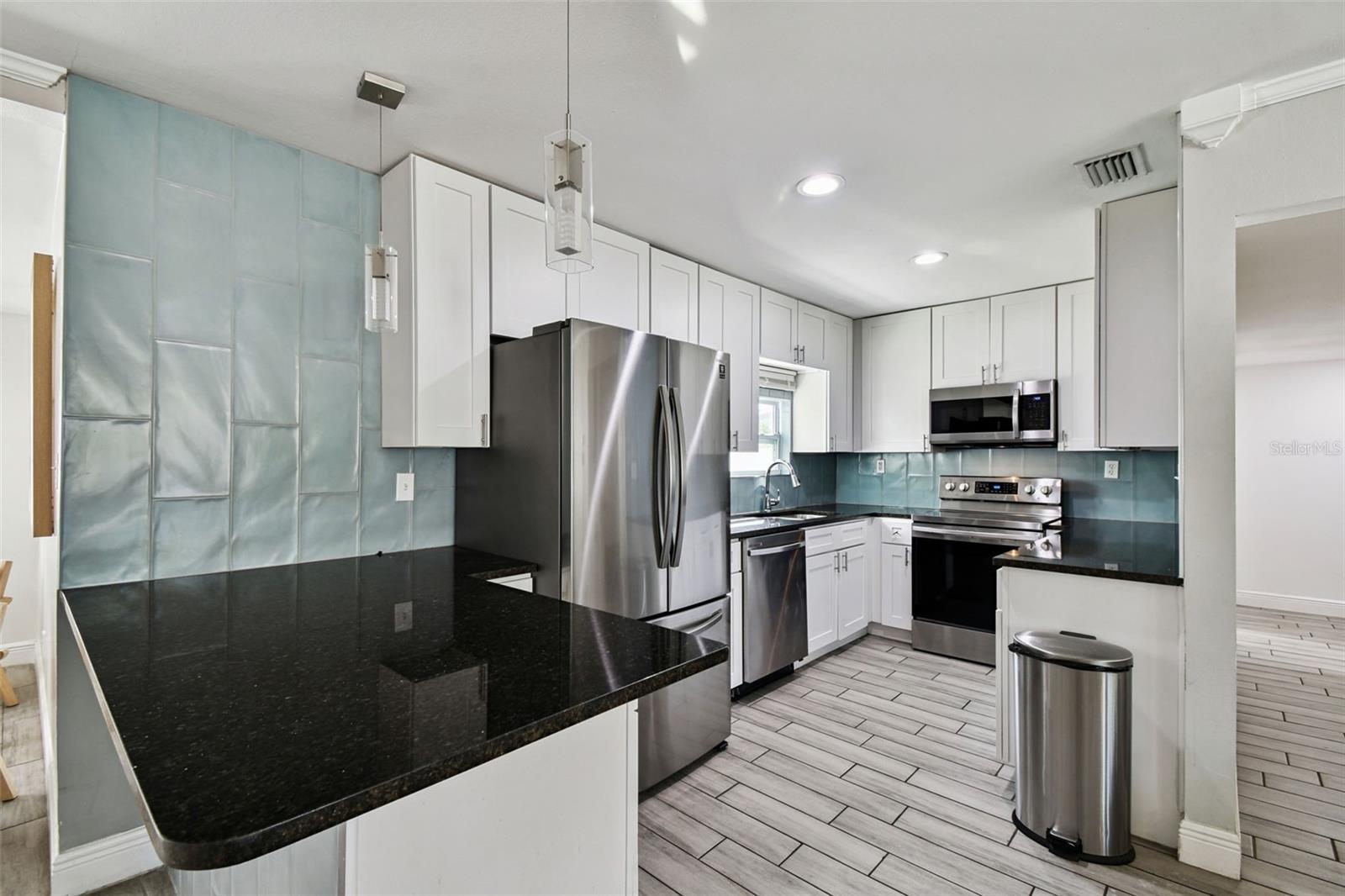 4722 W BAY AVE, TAMPA, FL — photo 7