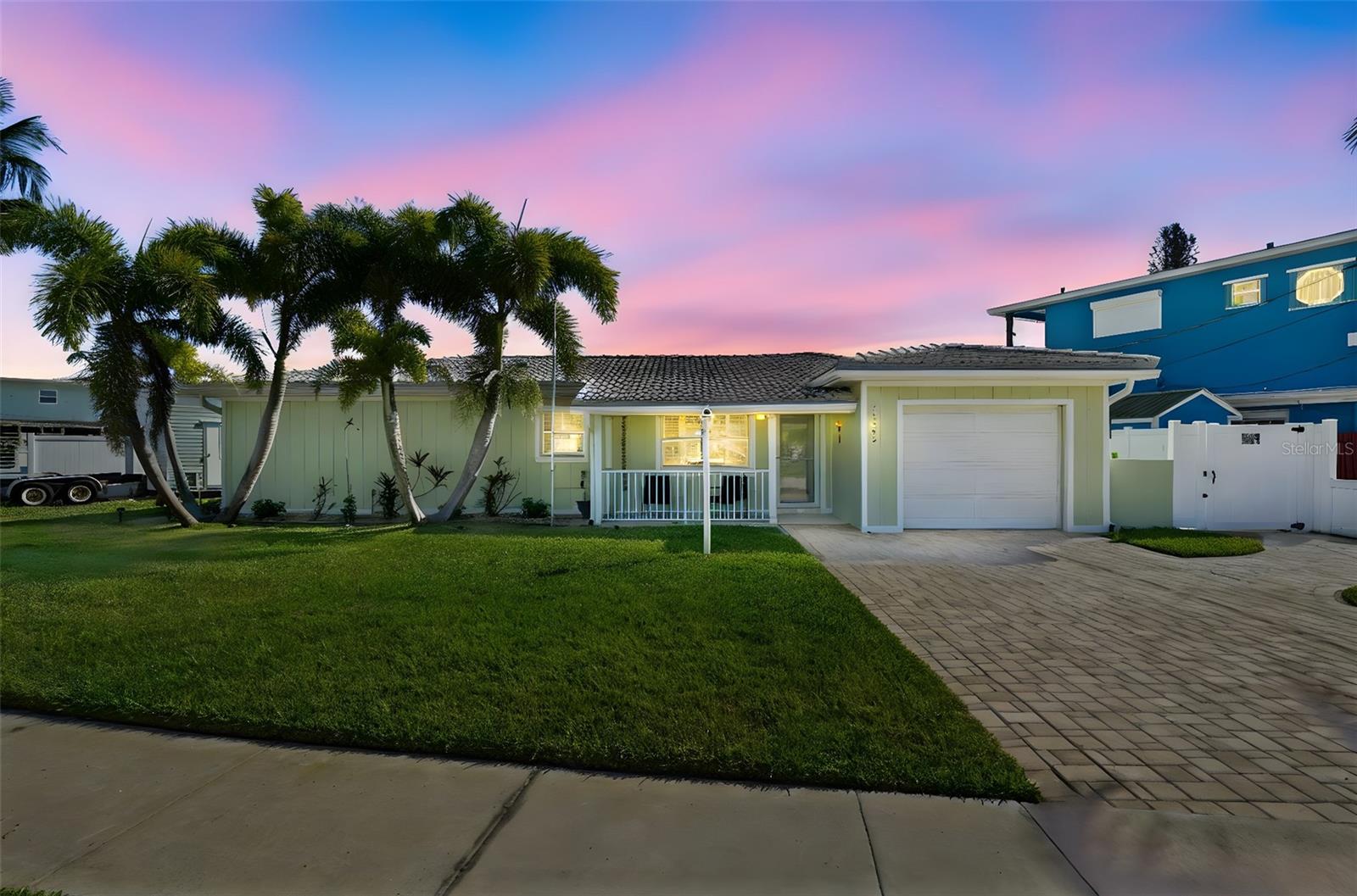 15302 HARBOR DR, MADEIRA BEACH, FL — photo 2