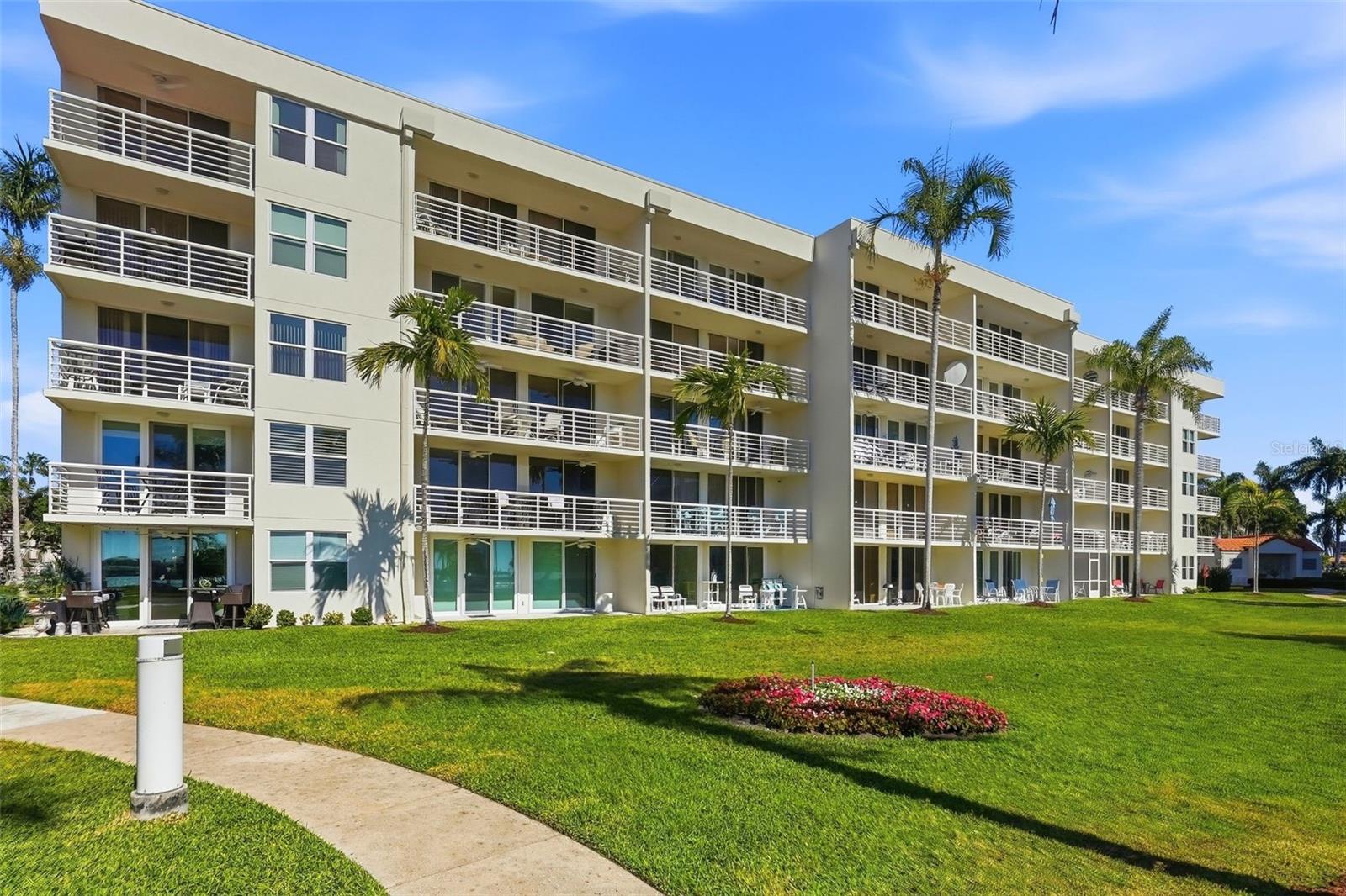 6021 BAHIA DEL MAR CIR #137, ST PETERSBURG, FL