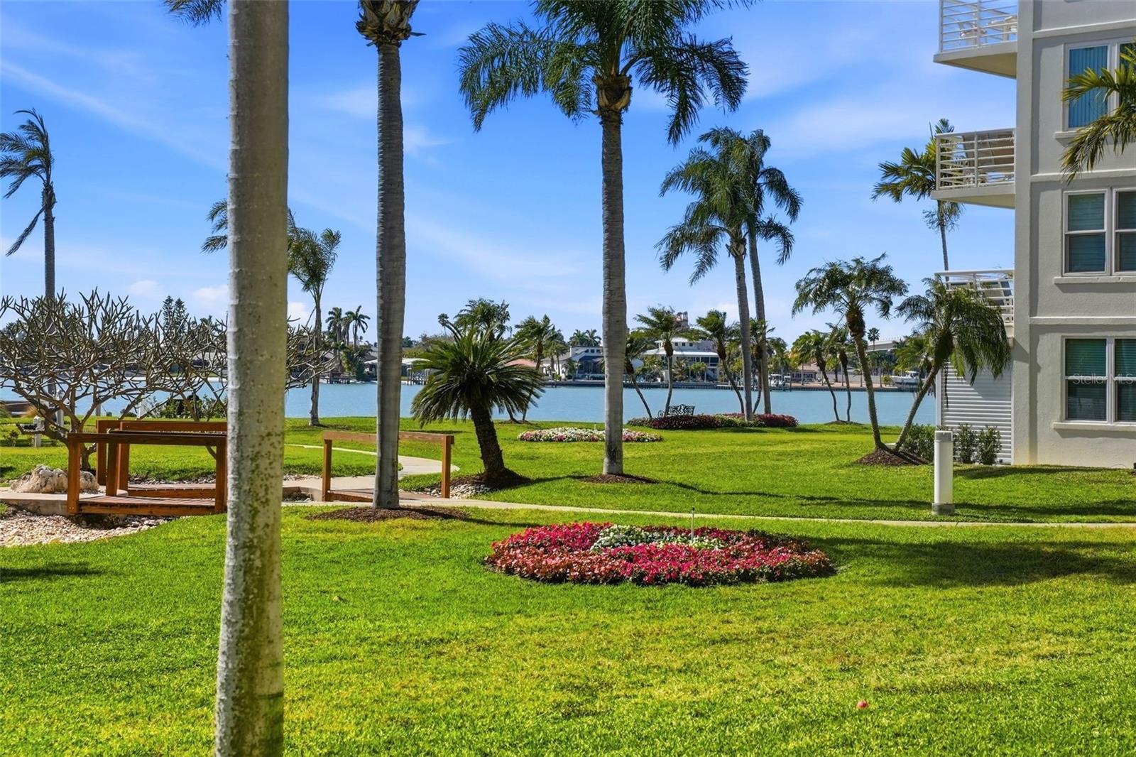6021 BAHIA DEL MAR CIR #137, ST PETERSBURG, FL — photo 11