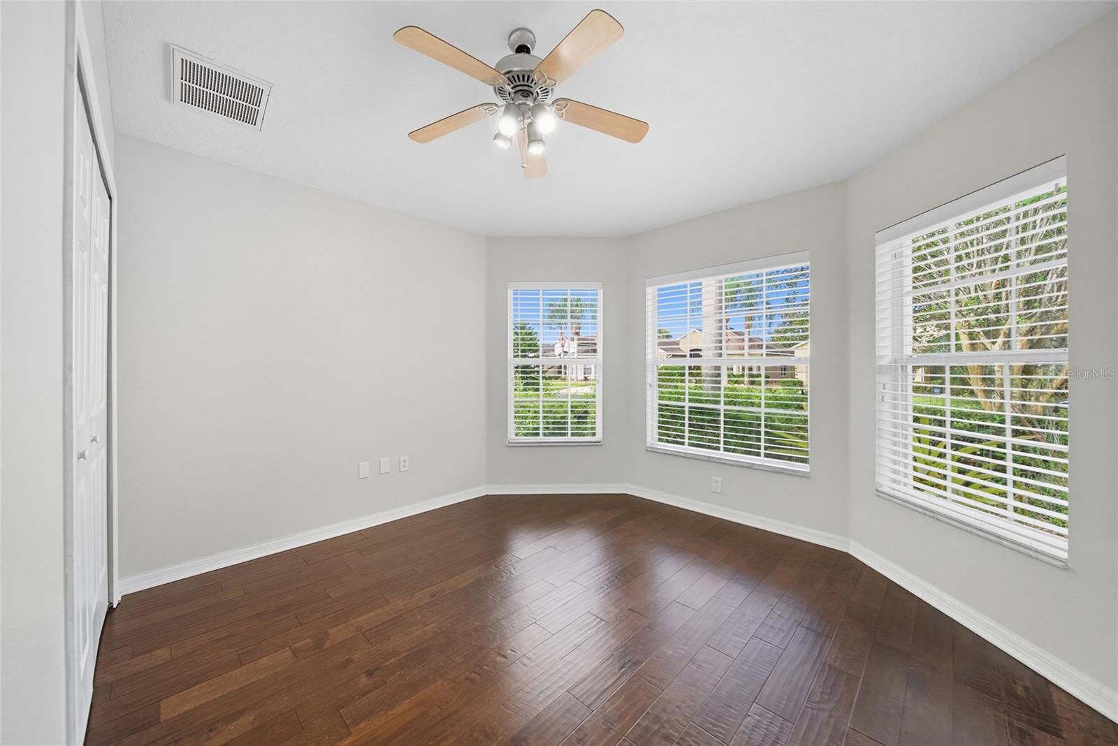 9427 ROLLING CIR, SAN ANTONIO, FL — photo 6