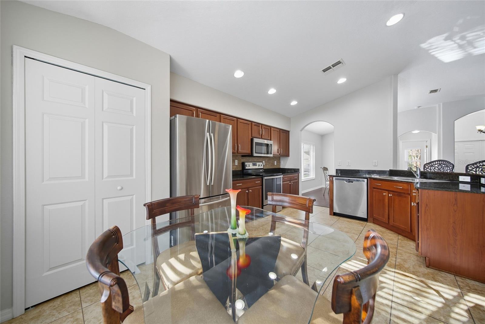 9427 ROLLING CIR, SAN ANTONIO, FL — photo 17