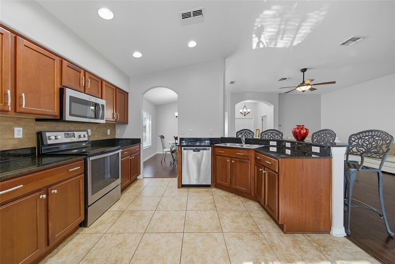9427 ROLLING CIR, SAN ANTONIO, FL — photo 19