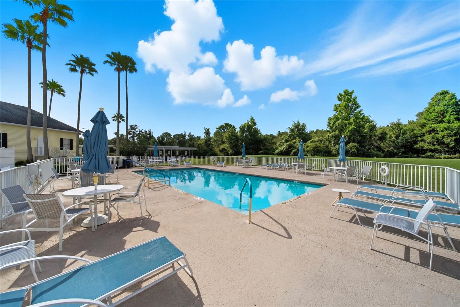 9427 ROLLING CIR, SAN ANTONIO, FL — photo 42