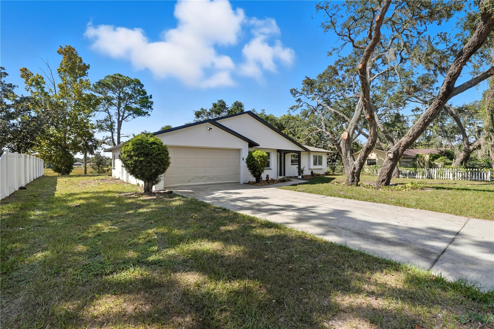 577 WATERFALL DR, SPRING HILL, FL — photo 3
