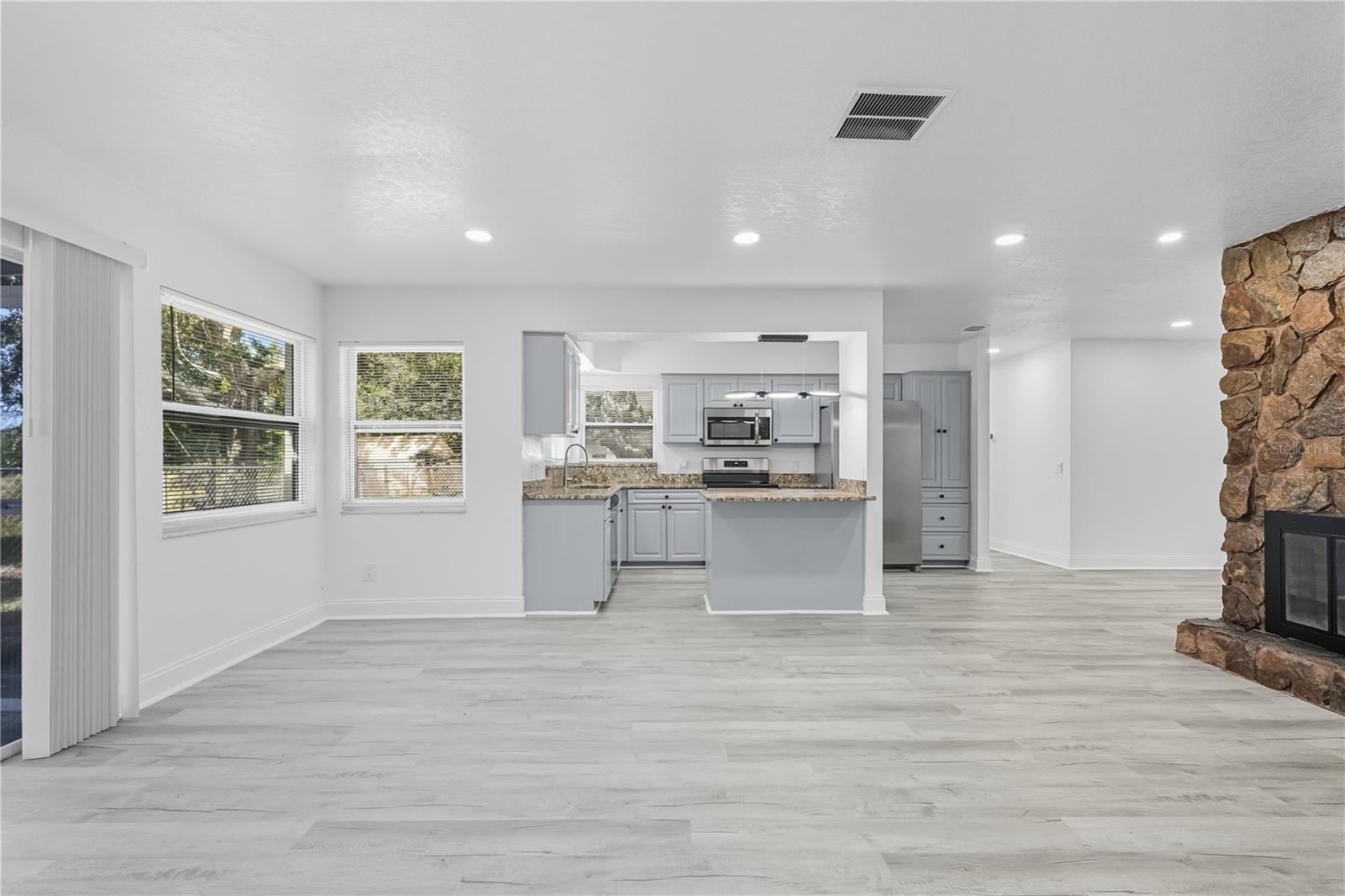 577 WATERFALL DR, SPRING HILL, FL — photo 9
